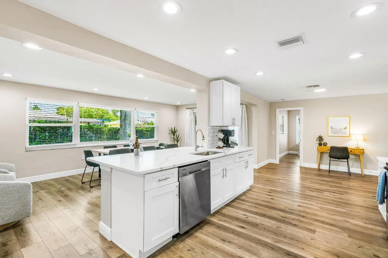 Heated Pool Hot Tub Clearwater & Dunedin Pet Friendly