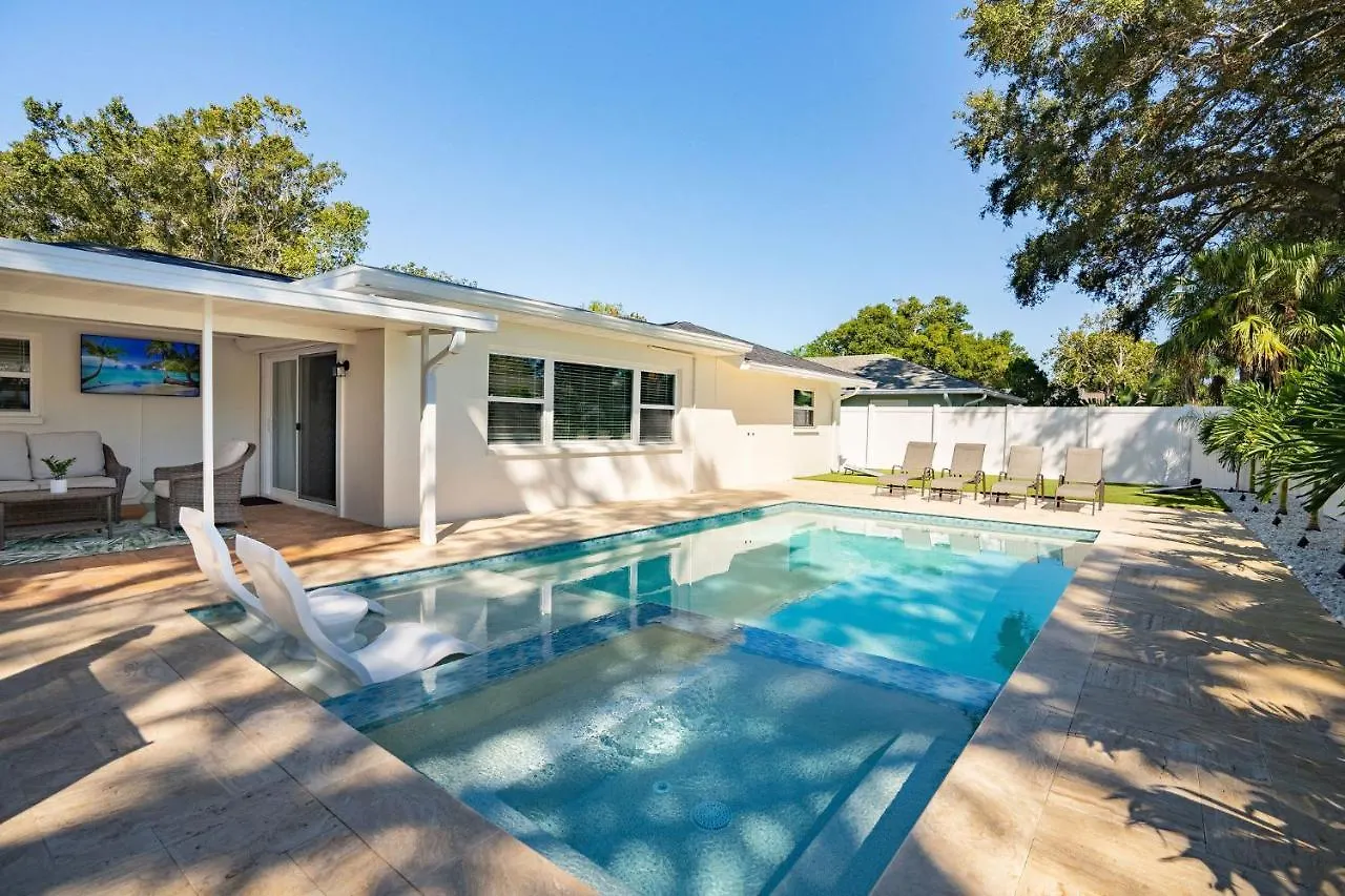 Heated Pool Hot Tub Clearwater & Dunedin Pet Friendly