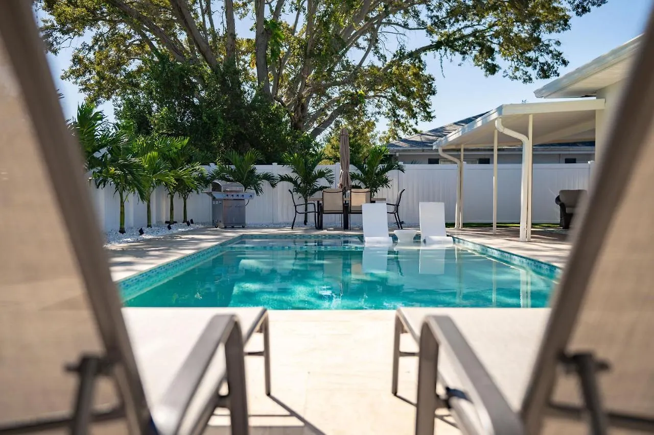 Heated Pool Hot Tub Clearwater & Dunedin Pet Friendly