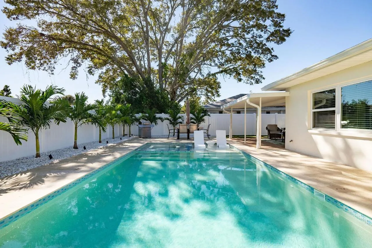 Heated Pool Hot Tub Clearwater & Dunedin Pet Friendly