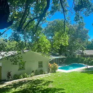 Holiday home 4 Bedroom Vacation With Amazing Backyard, Clearwater